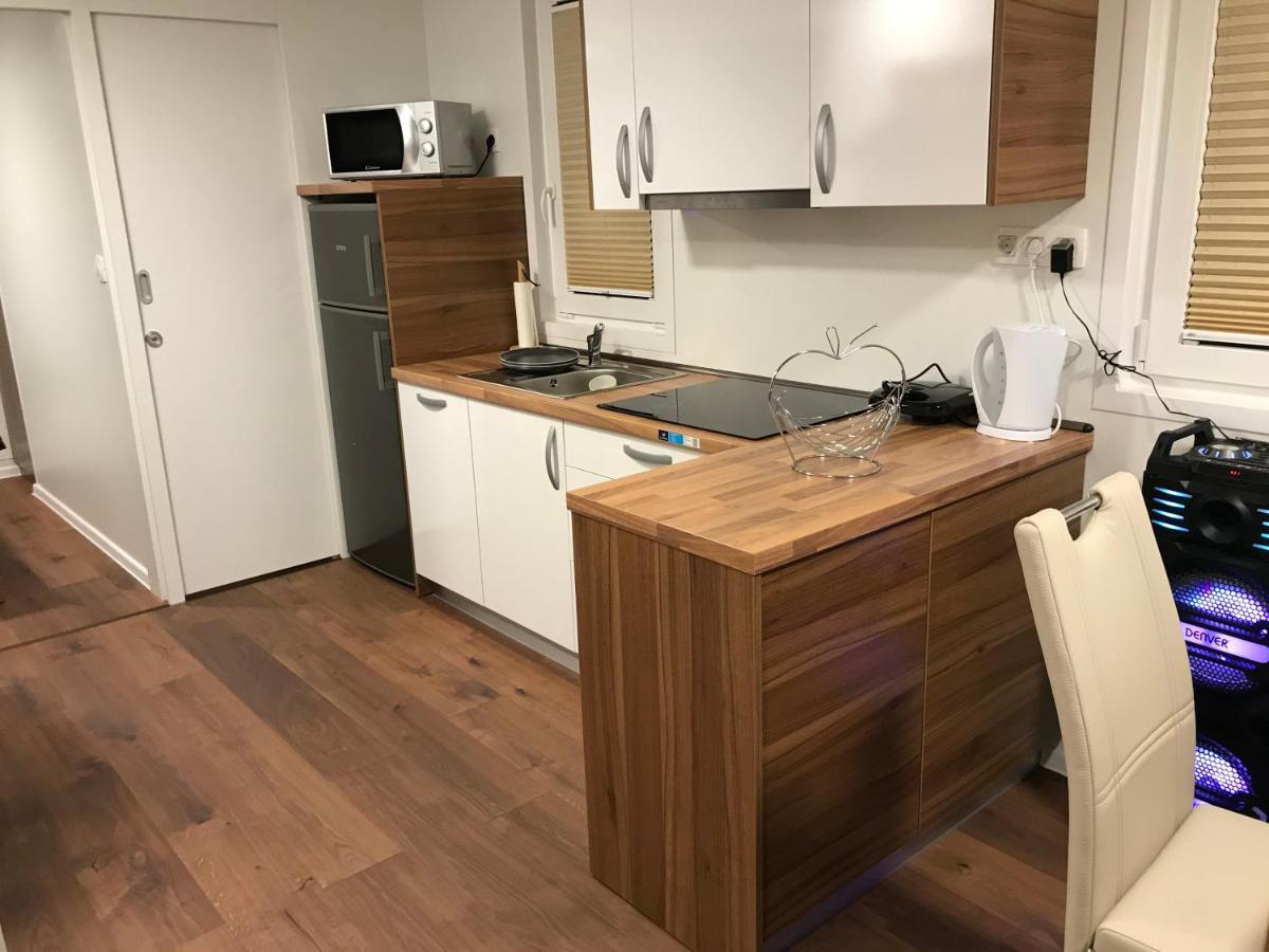 Floating House Varoni Пула Екстериор снимка