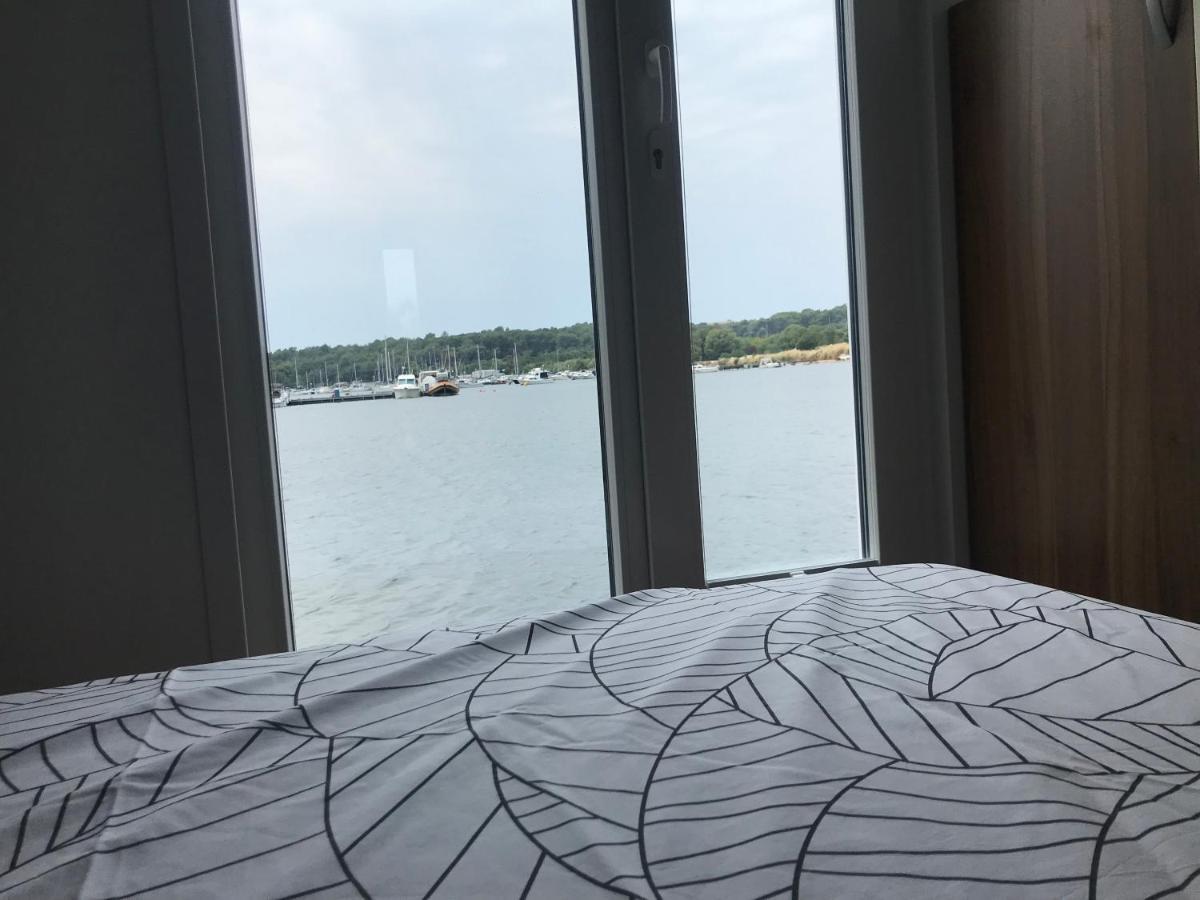 Floating House Varoni Пула Екстериор снимка
